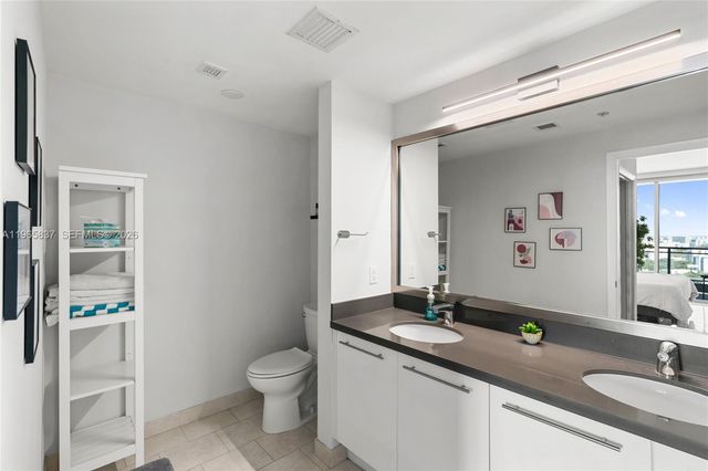 90 SW 3rd St 2706, Miami, FL 33130