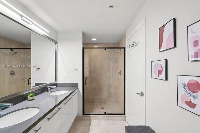 90 SW 3rd St 2706, Miami, FL 33130