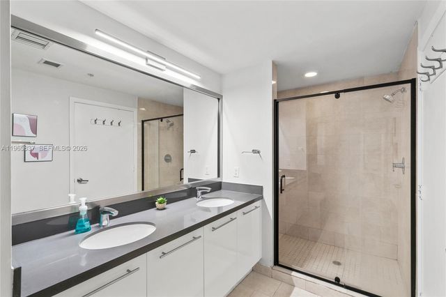 90 SW 3rd St 2706, Miami, FL 33130