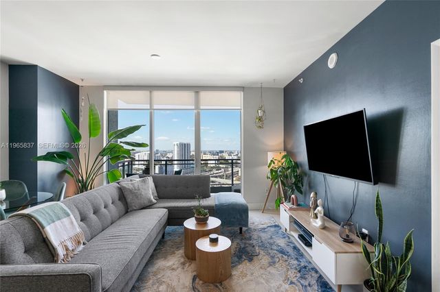 90 SW 3rd St 2706, Miami, FL 33130