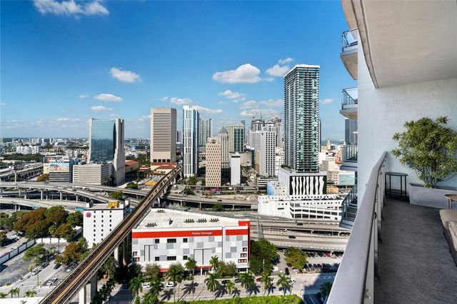 90 SW 3rd St 2706, Miami, FL 33130