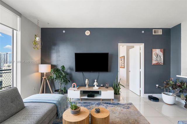 90 SW 3rd St 2706, Miami, FL 33130