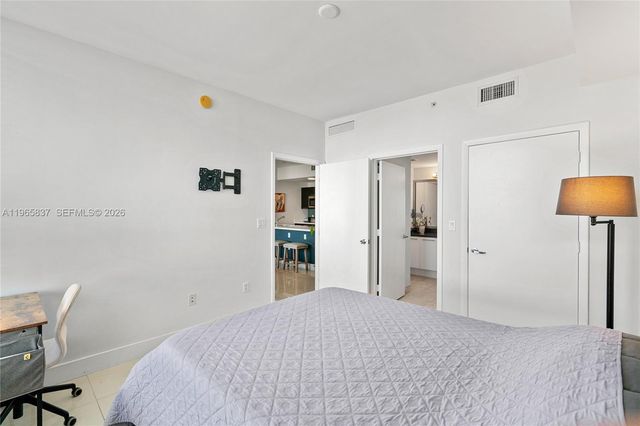 90 SW 3rd St 2706, Miami, FL 33130