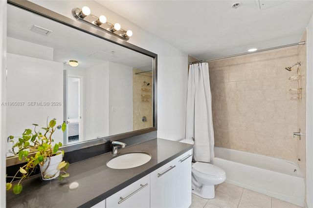 90 SW 3rd St 2706, Miami, FL 33130