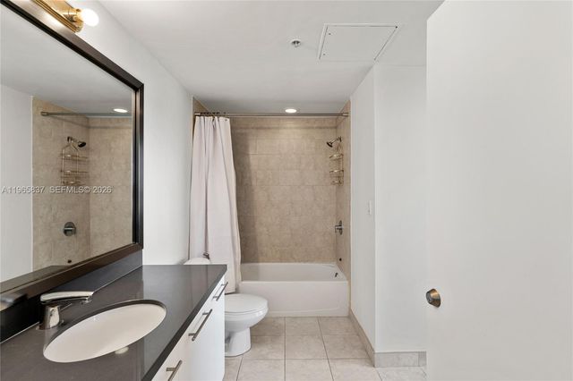 90 SW 3rd St 2706, Miami, FL 33130