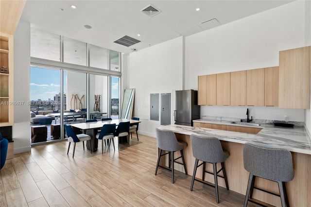 90 SW 3rd St 2706, Miami, FL 33130