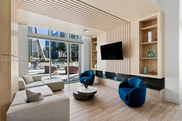 90 SW 3rd St 2706, Miami, FL 33130