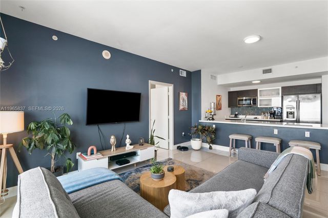 90 SW 3rd St 2706, Miami, FL 33130