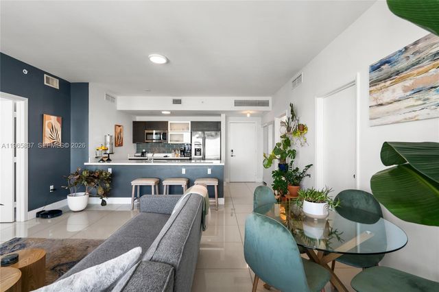 90 SW 3rd St 2706, Miami, FL 33130