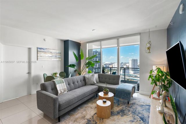 90 SW 3rd St 2706, Miami, FL 33130