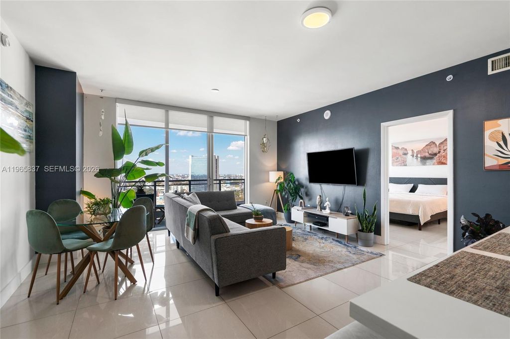 90 SW 3rd St 2706, Miami, FL 33130