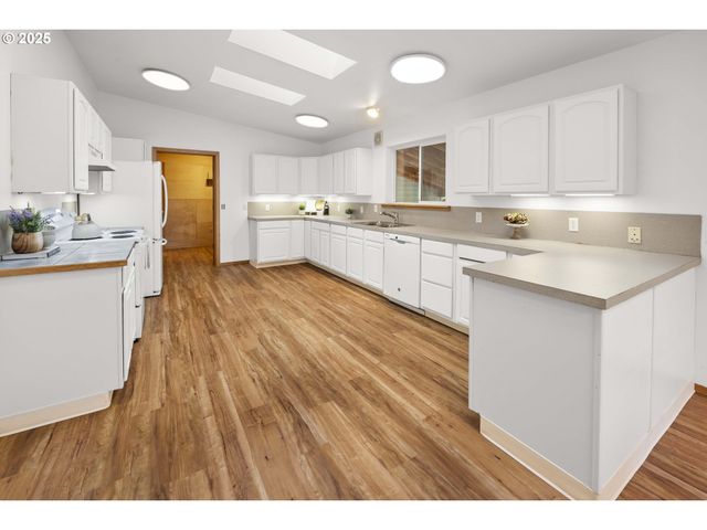 89022 WELCH Rd, Astoria, OR 97103