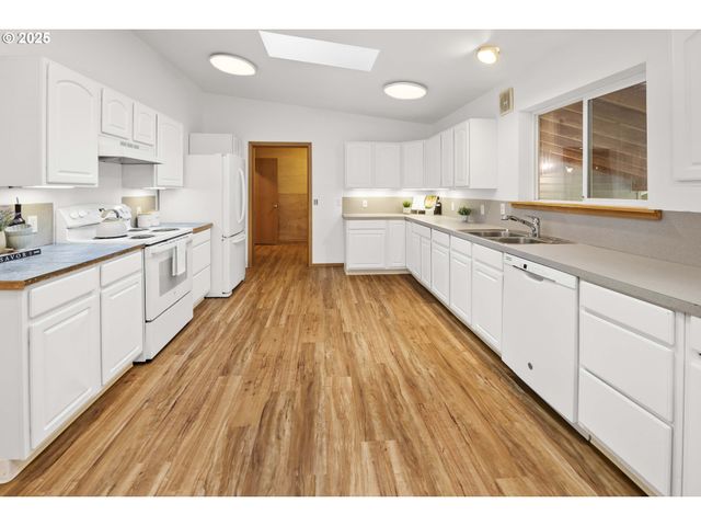 89022 WELCH Rd, Astoria, OR 97103