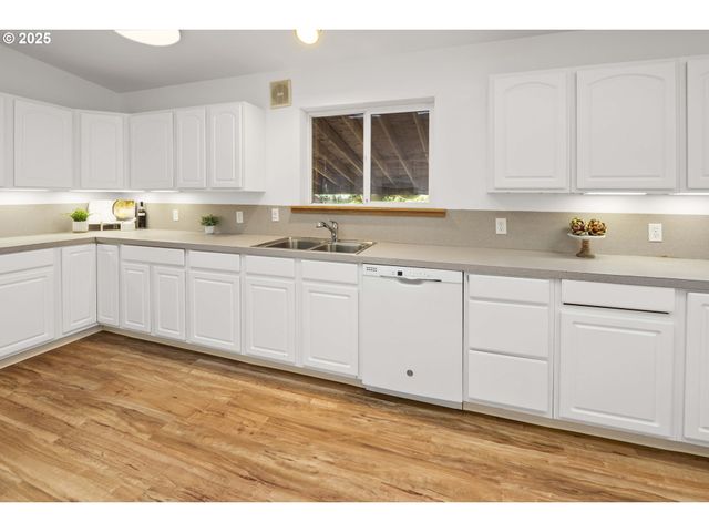 89022 WELCH Rd, Astoria, OR 97103