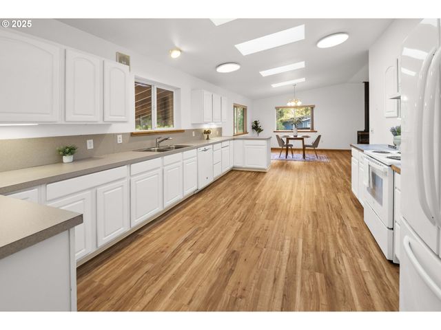 89022 WELCH Rd, Astoria, OR 97103