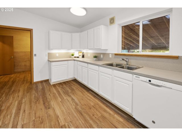 89022 WELCH Rd, Astoria, OR 97103