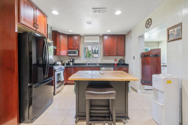 24297 Ave 324, Woodlake, CA 93286