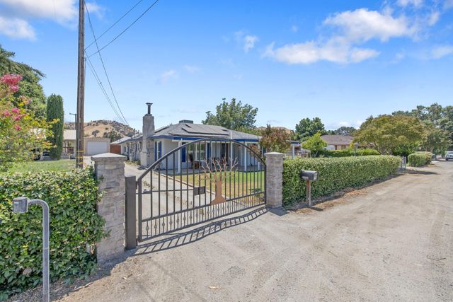 24297 Ave 324, Woodlake, CA 93286