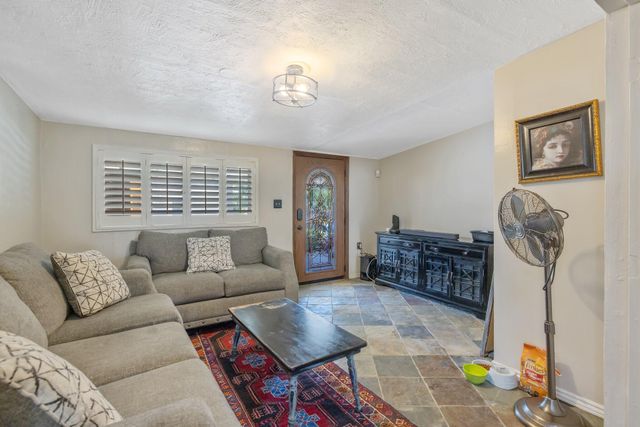 24297 Ave 324, Woodlake, CA 93286