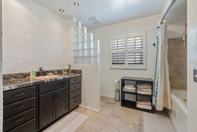 24297 Ave 324, Woodlake, CA 93286