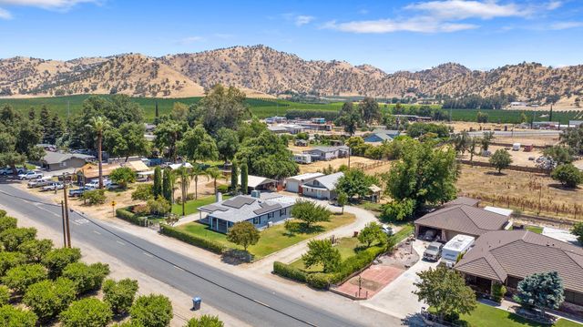24297 Ave 324, Woodlake, CA 93286