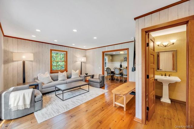 150 Copeces Lane, East Hampton, NY 11937