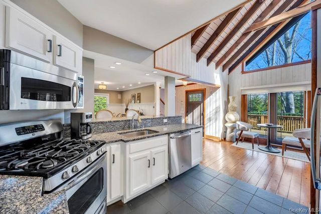 150 Copeces Lane, East Hampton, NY 11937