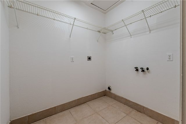 809 Crestview Dr, Corpus Christi, TX 78412