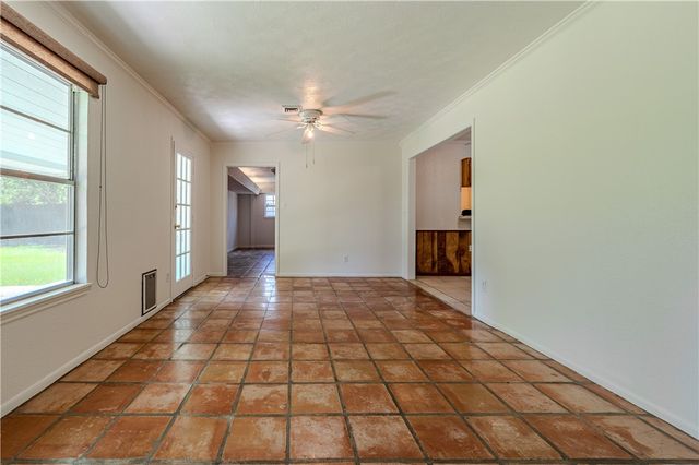 809 Crestview Dr, Corpus Christi, TX 78412