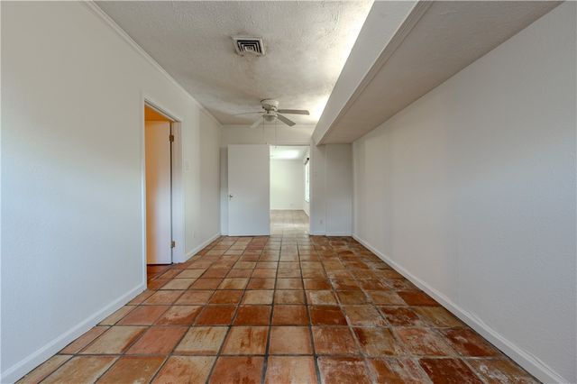 809 Crestview Dr, Corpus Christi, TX 78412