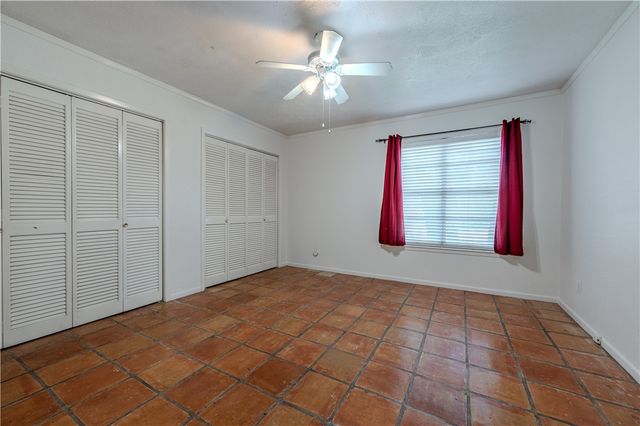 809 Crestview Dr, Corpus Christi, TX 78412