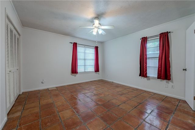 809 Crestview Dr, Corpus Christi, TX 78412
