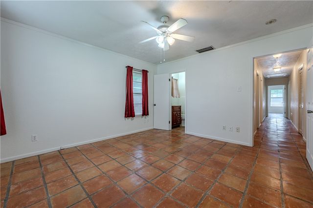 809 Crestview Dr, Corpus Christi, TX 78412
