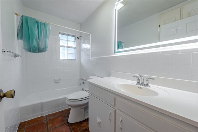 809 Crestview Dr, Corpus Christi, TX 78412