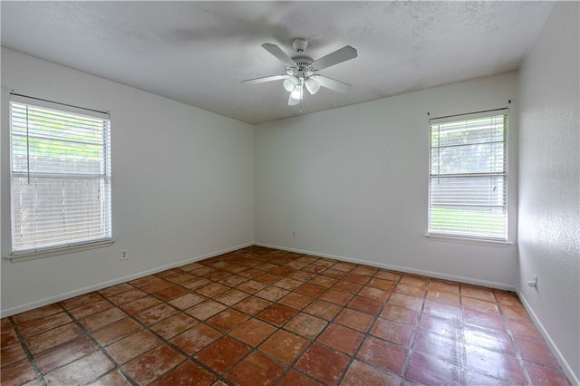 809 Crestview Dr, Corpus Christi, TX 78412