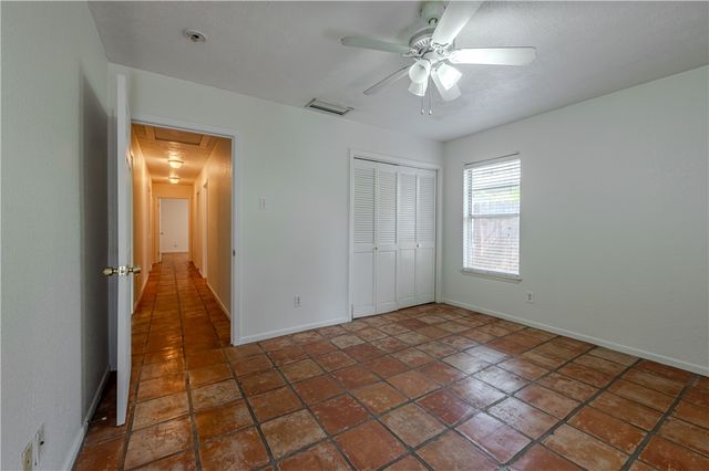 809 Crestview Dr, Corpus Christi, TX 78412