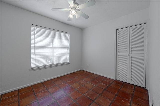 809 Crestview Dr, Corpus Christi, TX 78412
