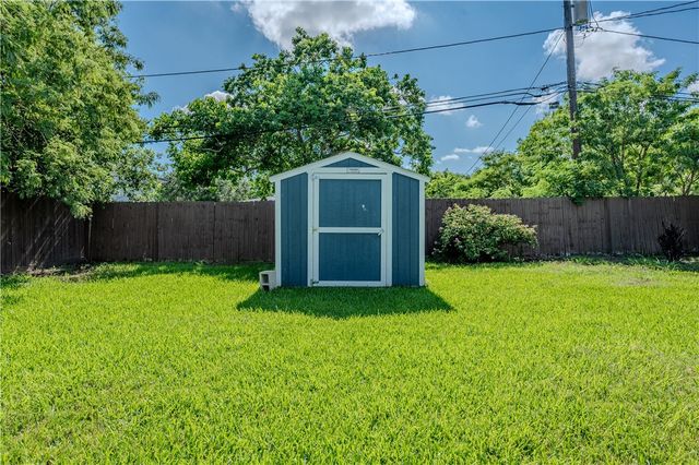 809 Crestview Dr, Corpus Christi, TX 78412