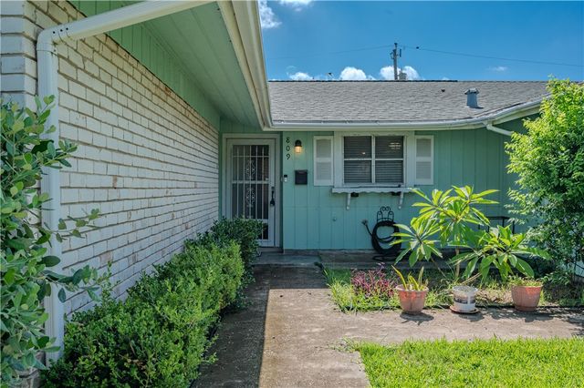 809 Crestview Dr, Corpus Christi, TX 78412