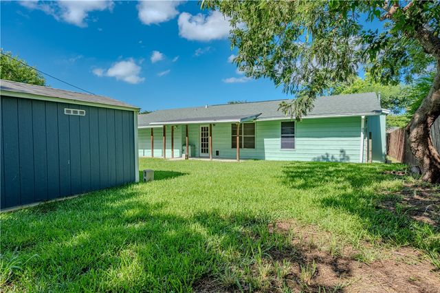 809 Crestview Dr, Corpus Christi, TX 78412