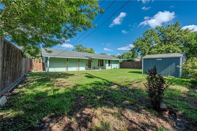 809 Crestview Dr, Corpus Christi, TX 78412