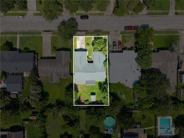 809 Crestview Dr, Corpus Christi, TX 78412