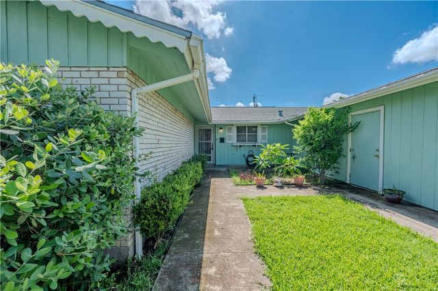 809 Crestview Dr, Corpus Christi, TX 78412
