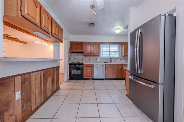 809 Crestview Dr, Corpus Christi, TX 78412