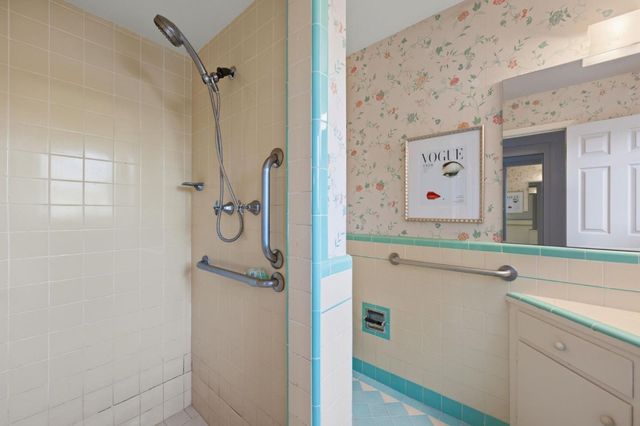 135 Harcross Road, Woodside, CA 94062