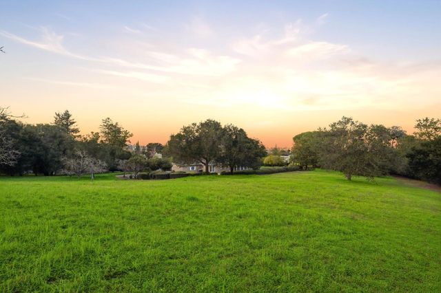 135 Harcross Road, Woodside, CA 94062