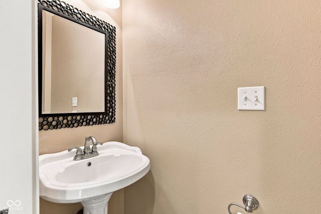 4543 Carrollton Avenue, Indianapolis, IN 46205
