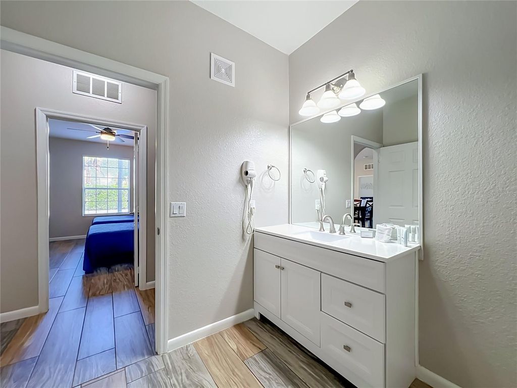 Image 14 of property listing at 4814 CAYVIEW AVENUE 10213, Orlando, FL 32819