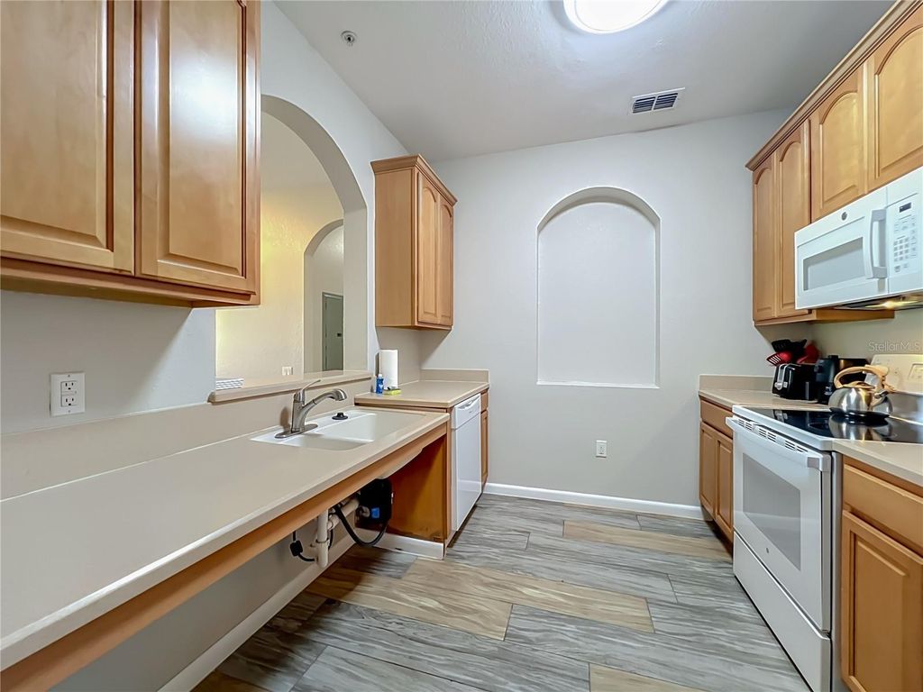 Image 19 of property listing at 4814 CAYVIEW AVENUE 10213, Orlando, FL 32819