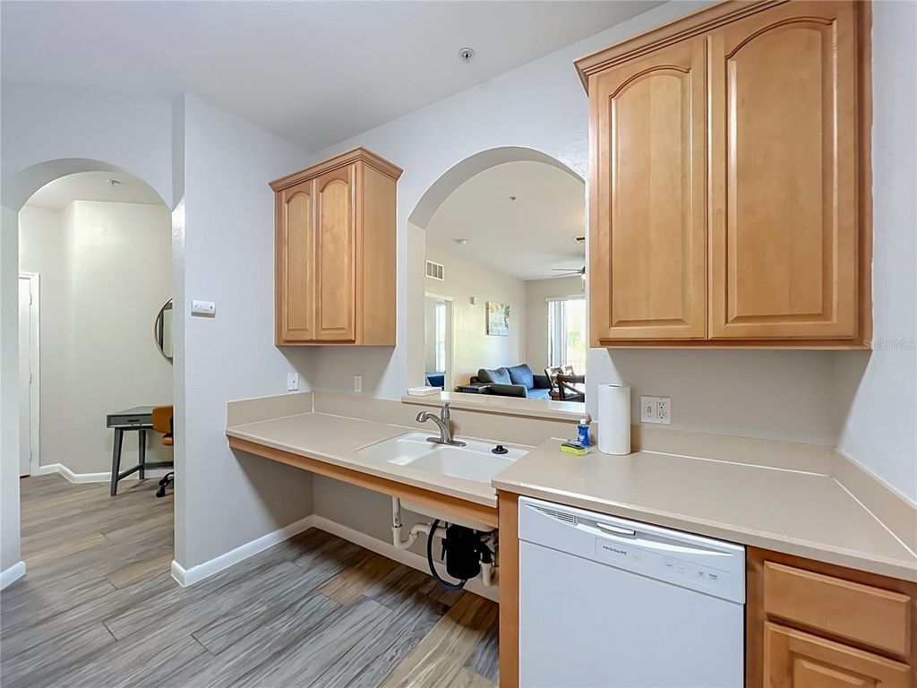 Image 20 of property listing at 4814 CAYVIEW AVENUE 10213, Orlando, FL 32819
